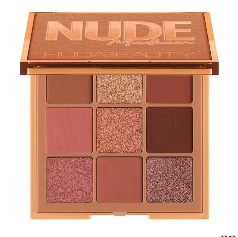 Nude medium beauty Huda Beauty eyeshadow palette